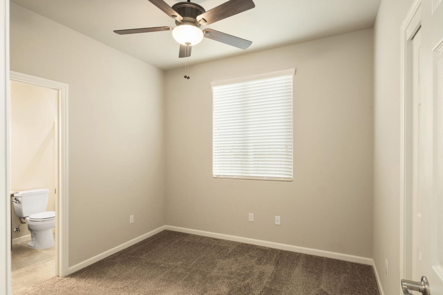 1565 N Kaweah Ave, Clovis, CA 93619