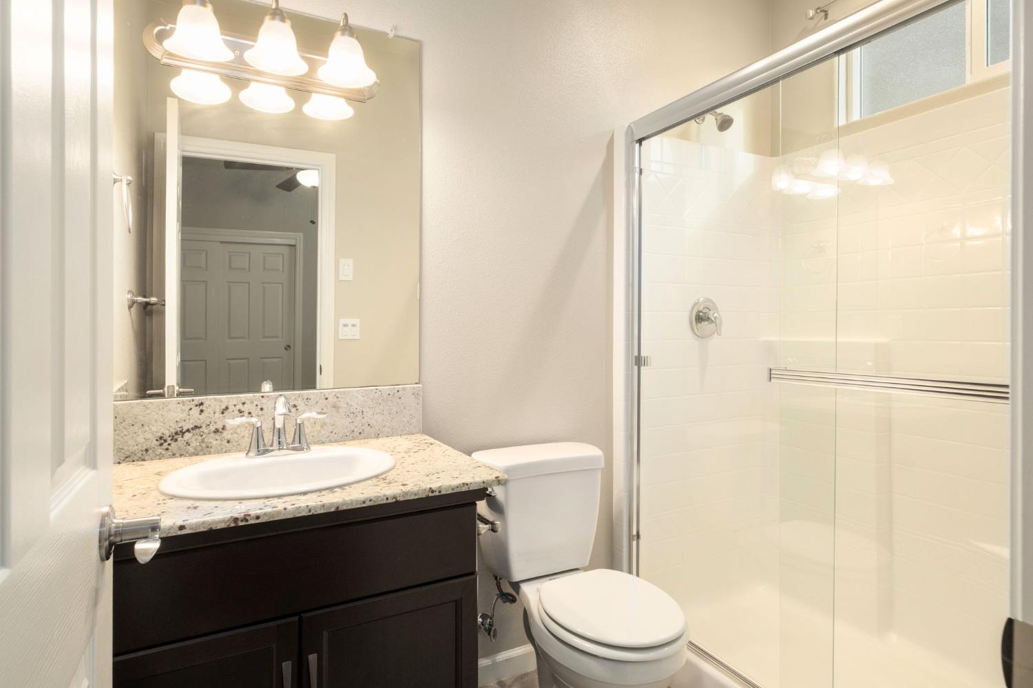 1565 N Kaweah Ave, Clovis, CA 93619