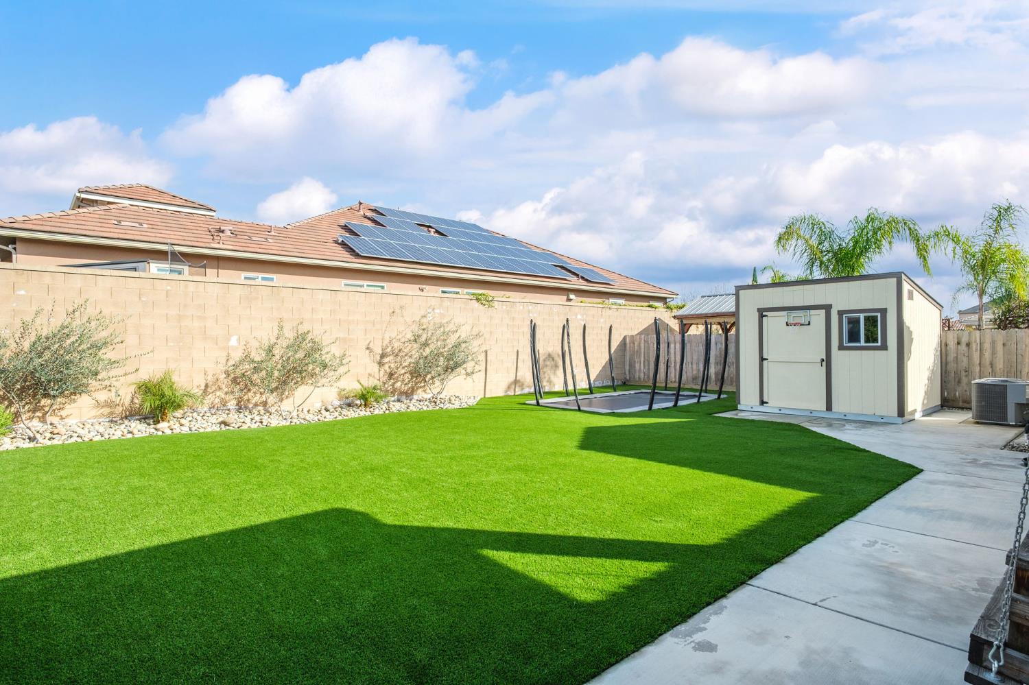 1565 N Kaweah Ave, Clovis, CA 93619