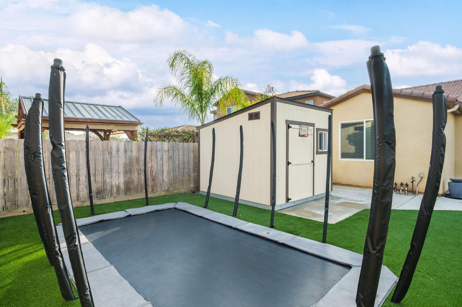 1565 N Kaweah Ave, Clovis, CA 93619