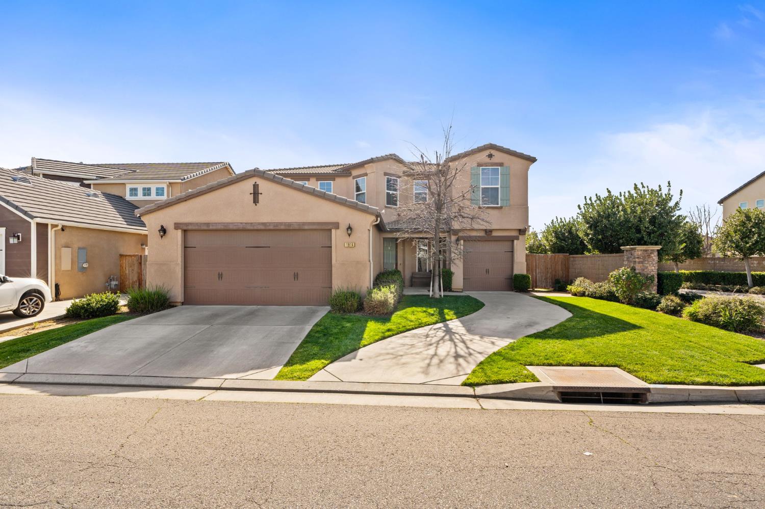 1814 N Notting Hill Ln, Clovis, CA 93619