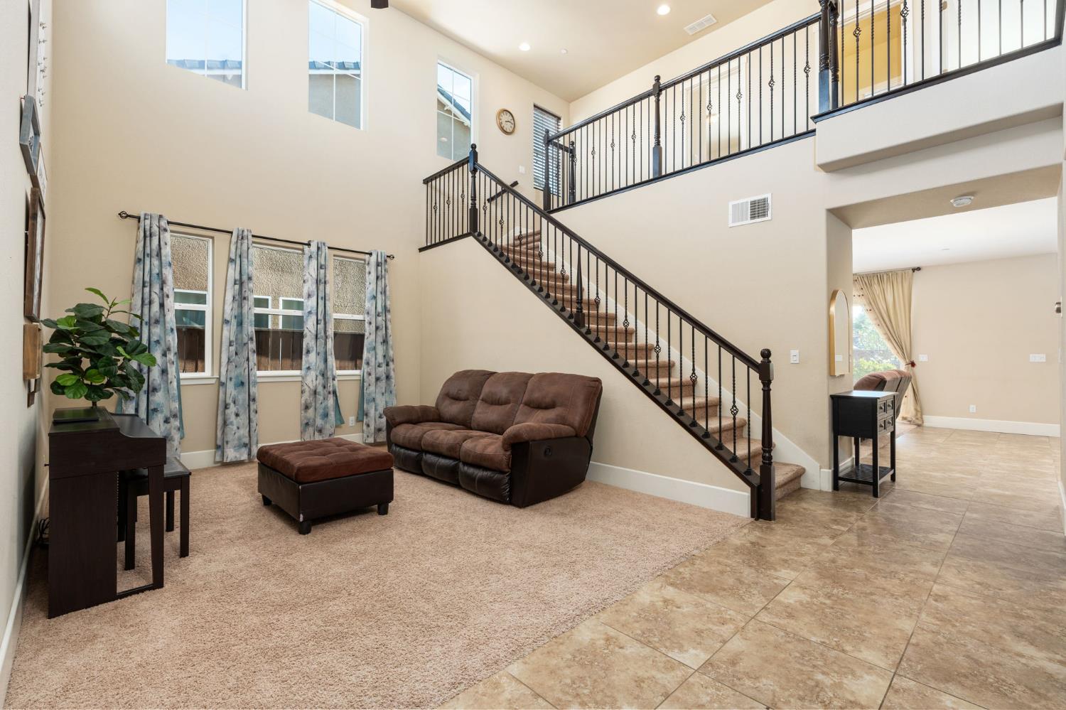 1814 N Notting Hill Ln, Clovis, CA 93619