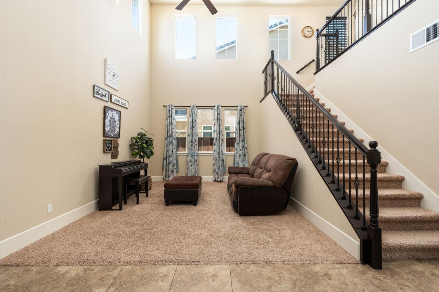 1814 N Notting Hill Ln, Clovis, CA 93619