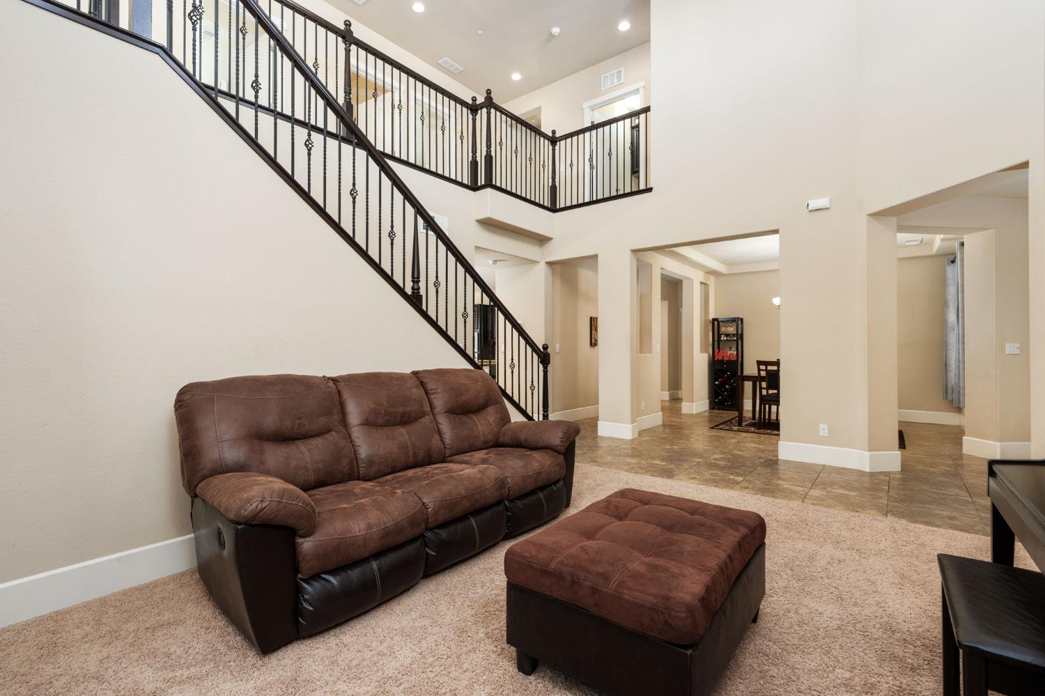 1814 N Notting Hill Ln, Clovis, CA 93619