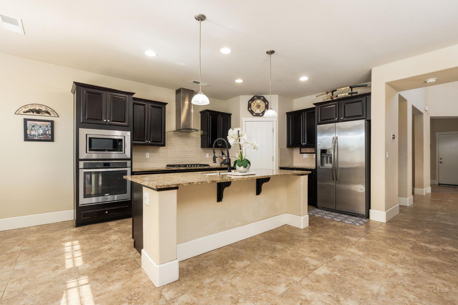 1814 N Notting Hill Ln, Clovis, CA 93619