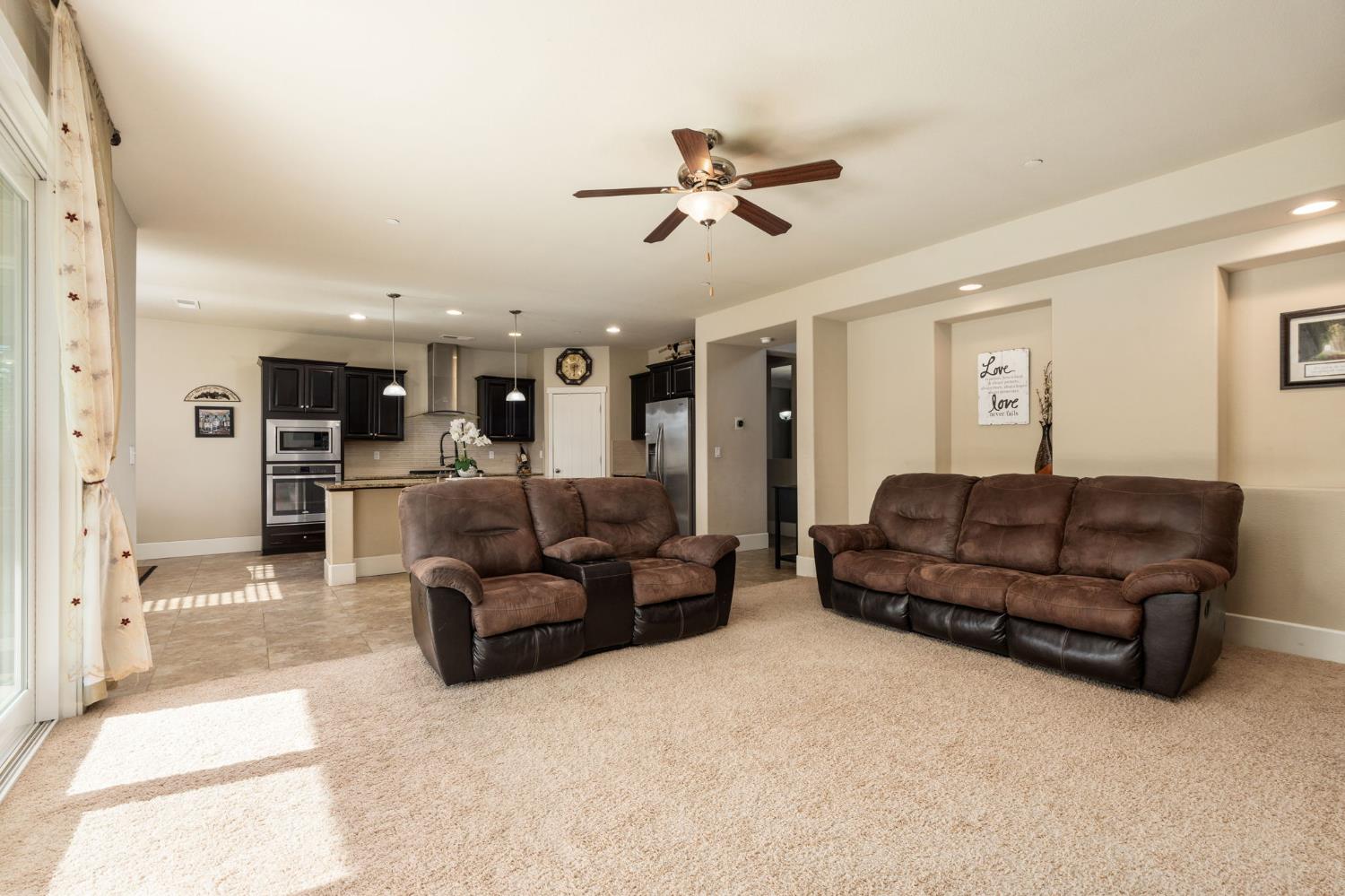 1814 N Notting Hill Ln, Clovis, CA 93619