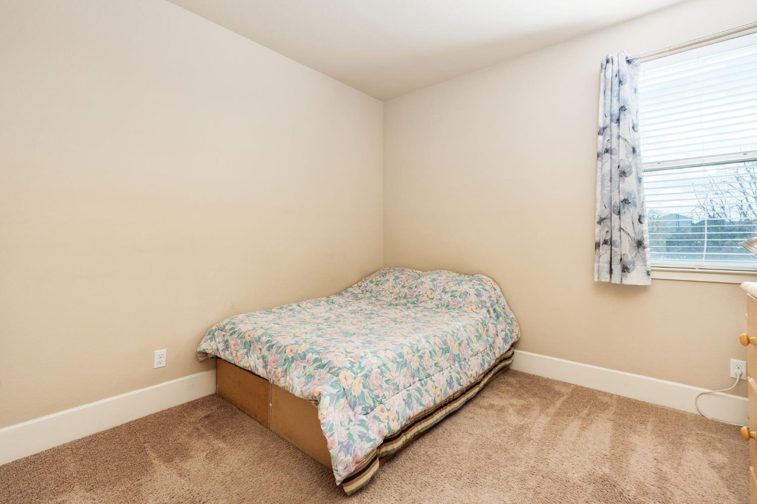 1814 N Notting Hill Ln, Clovis, CA 93619