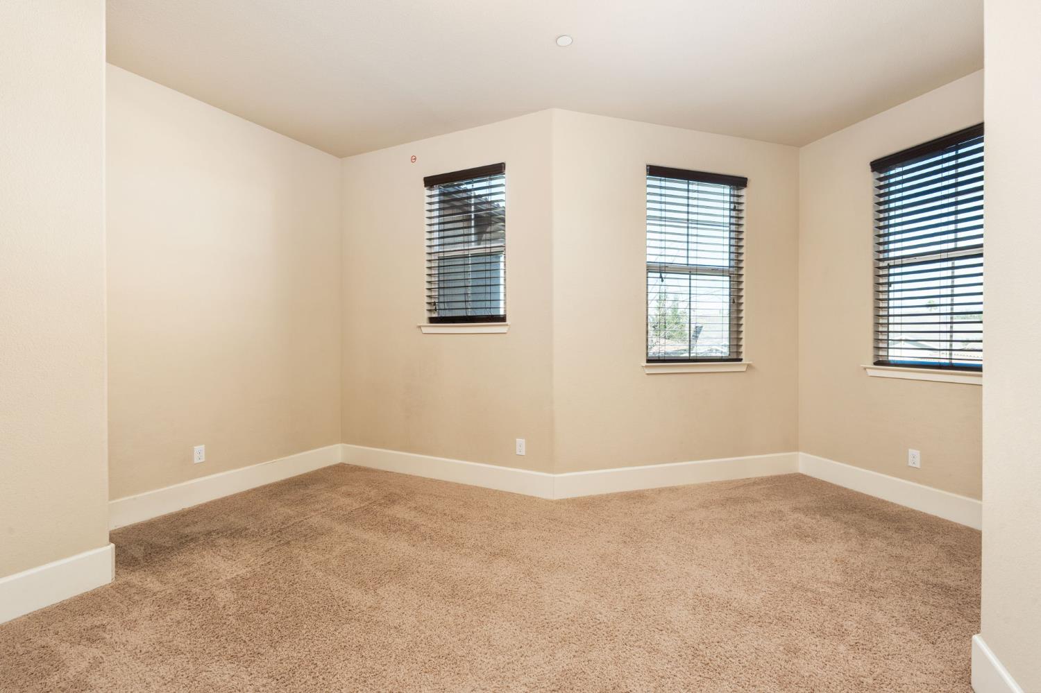 1814 N Notting Hill Ln, Clovis, CA 93619