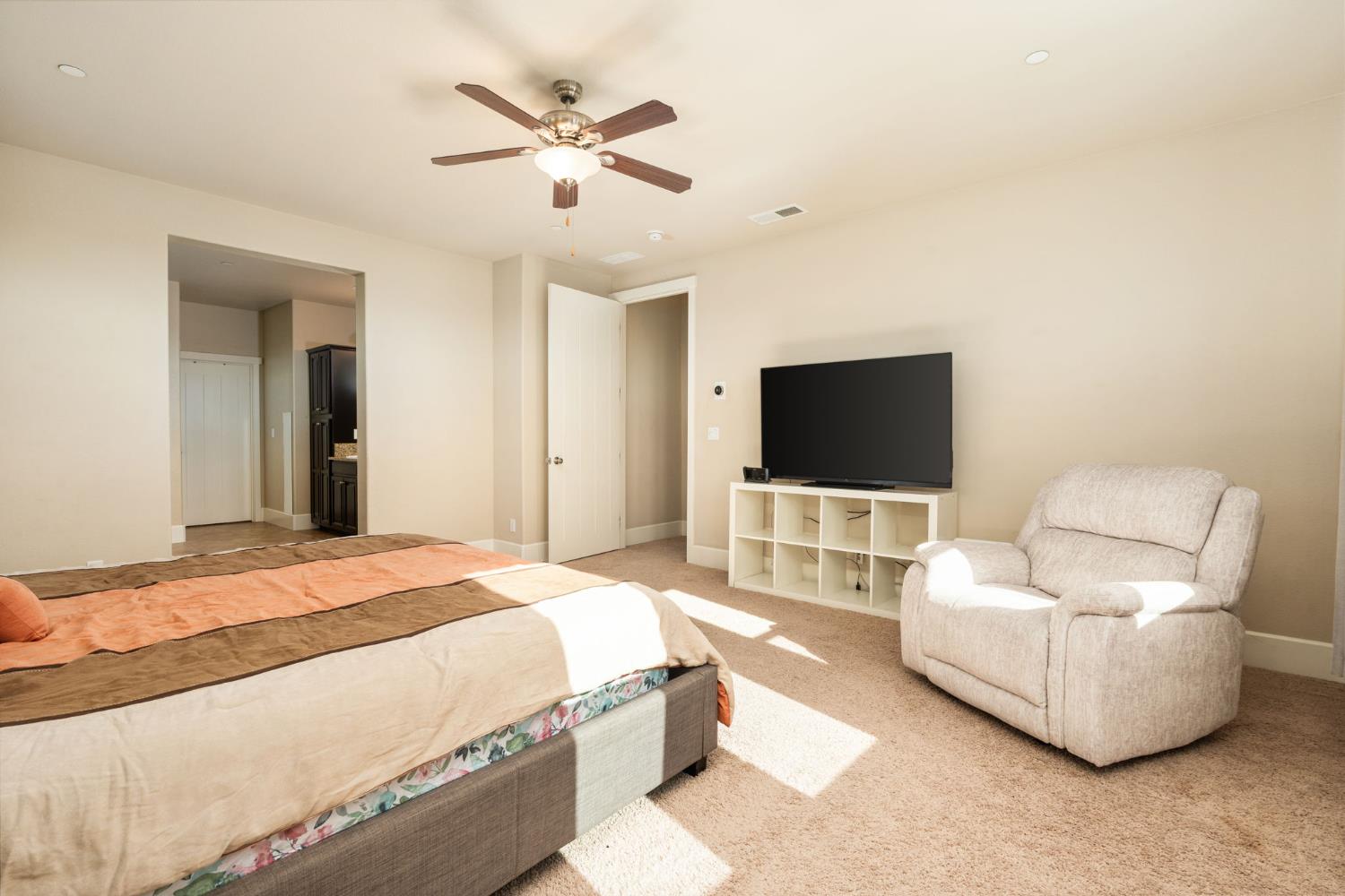 1814 N Notting Hill Ln, Clovis, CA 93619