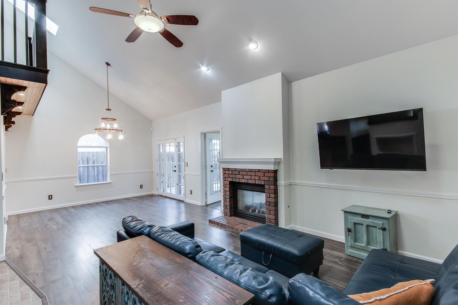 166 Bedford Ave, Clovis, CA 93611