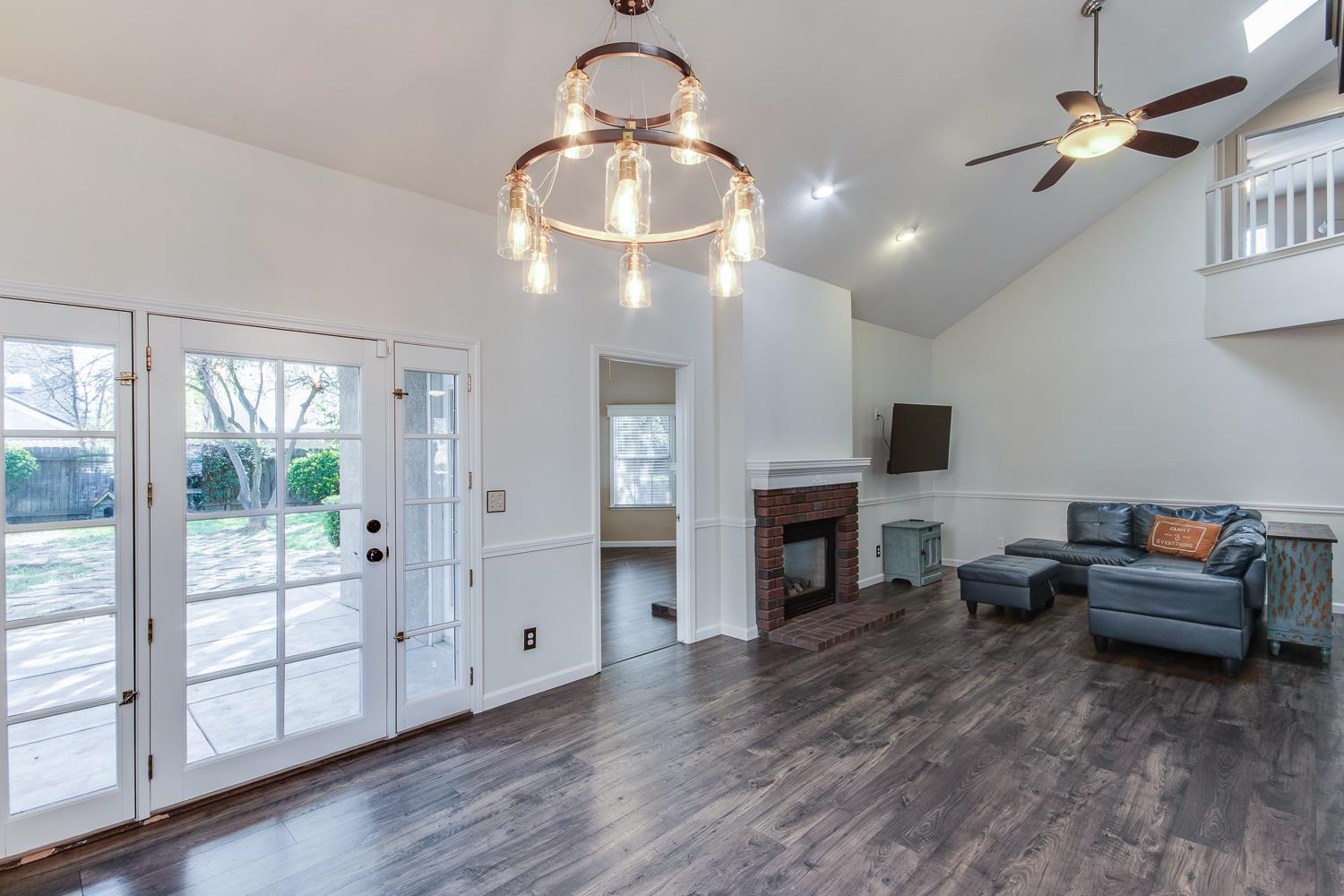 166 Bedford Ave, Clovis, CA 93611