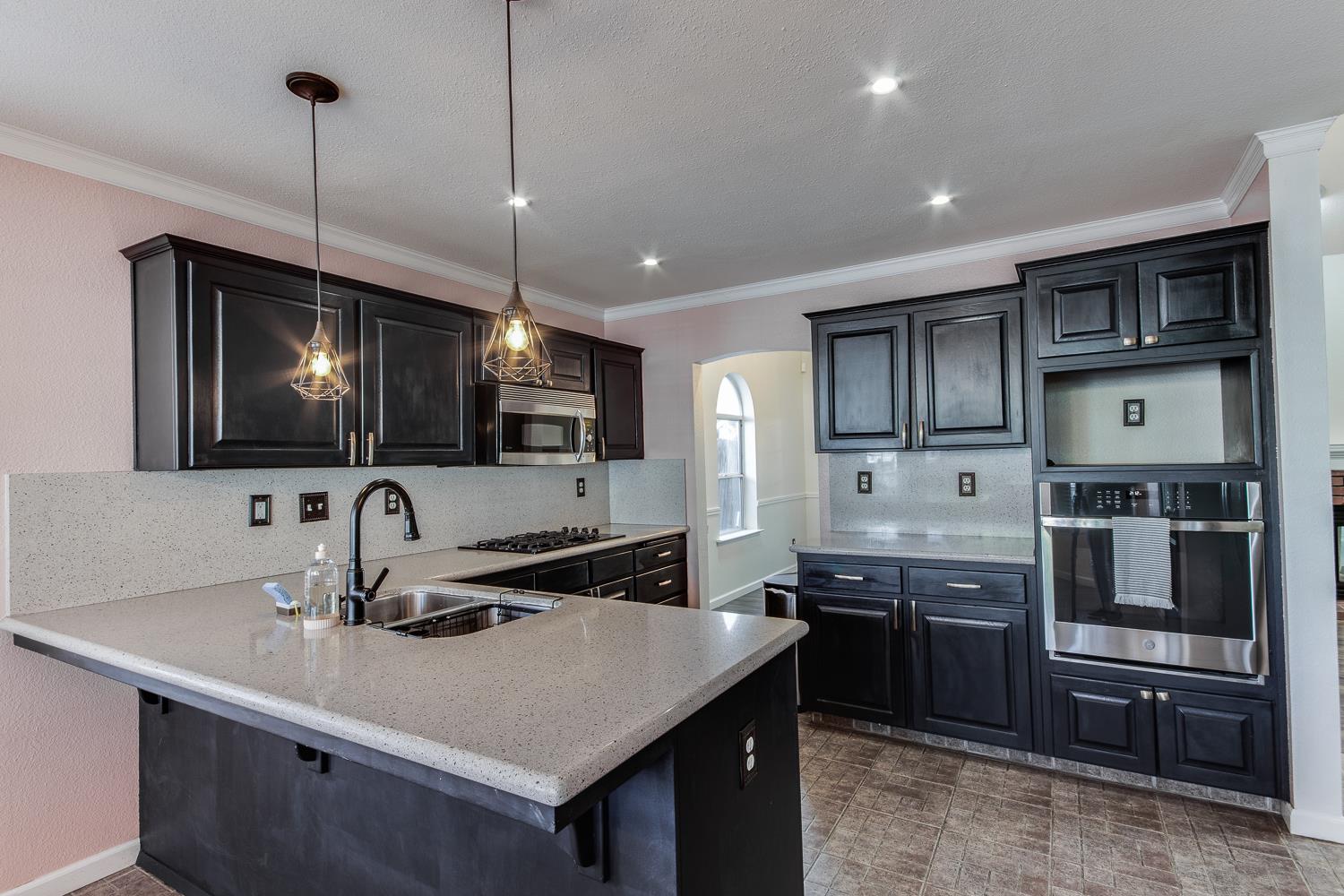 166 Bedford Ave, Clovis, CA 93611