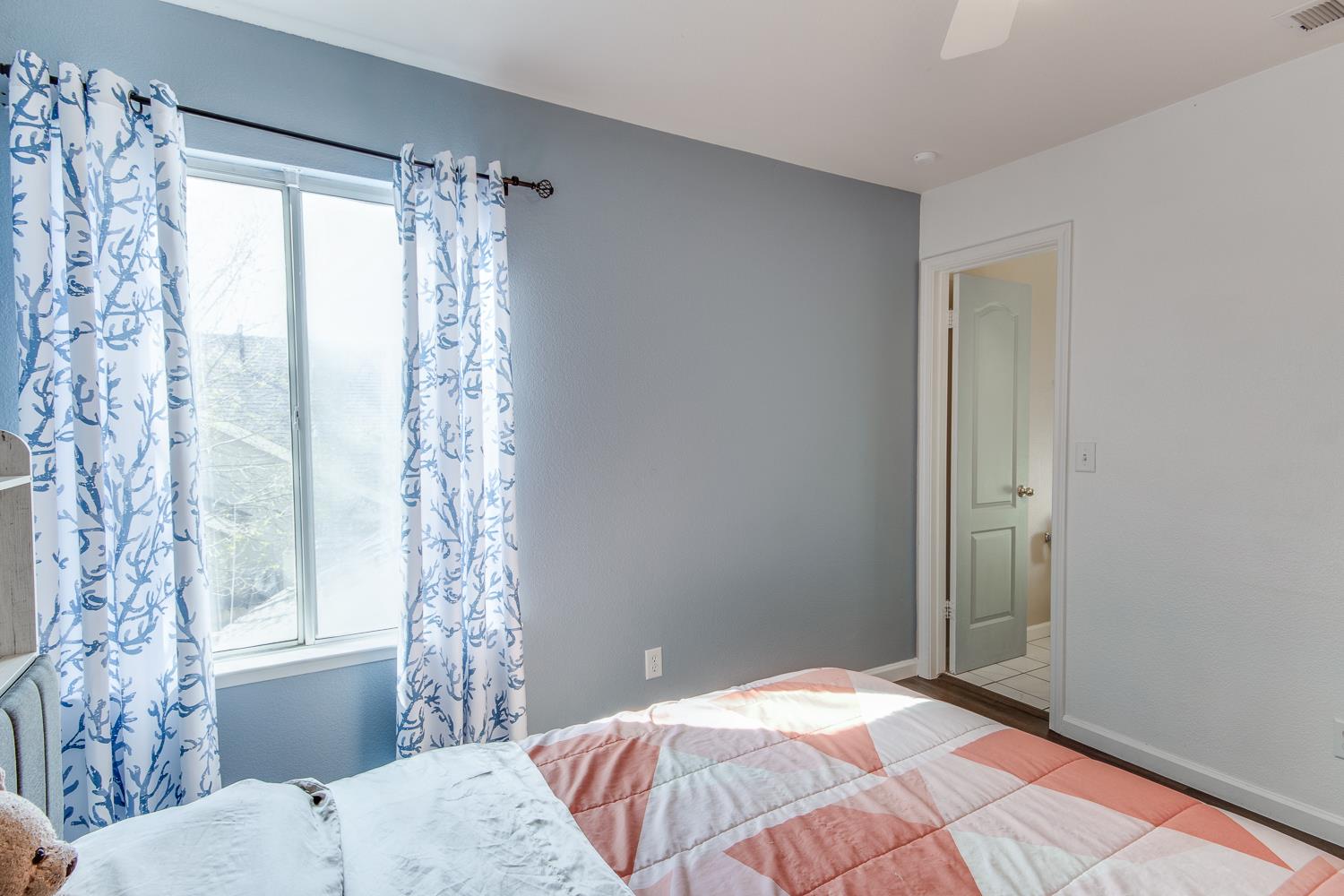 166 Bedford Ave, Clovis, CA 93611