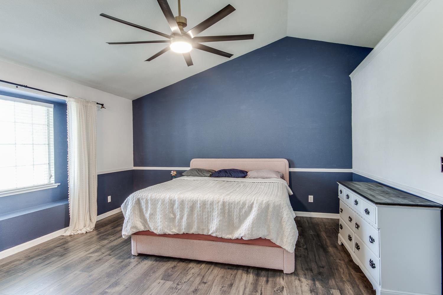 166 Bedford Ave, Clovis, CA 93611