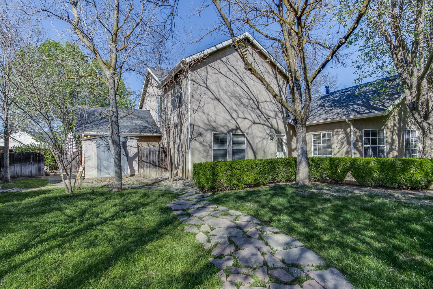 166 Bedford Ave, Clovis, CA 93611