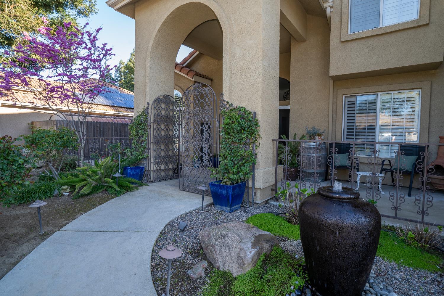 684 W Chennault Ave, Clovis, CA 93611