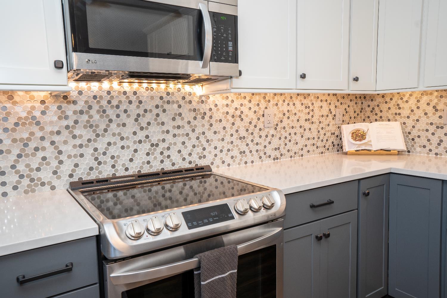 684 W Chennault Ave, Clovis, CA 93611