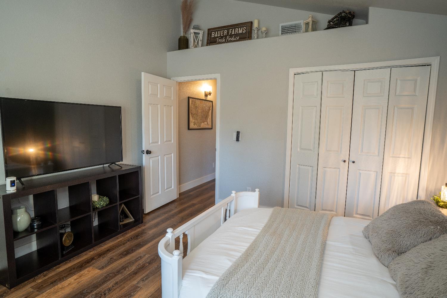 684 W Chennault Ave, Clovis, CA 93611