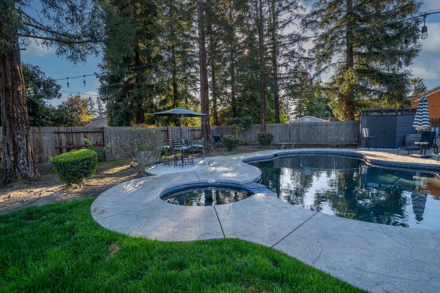 684 W Chennault Ave, Clovis, CA 93611