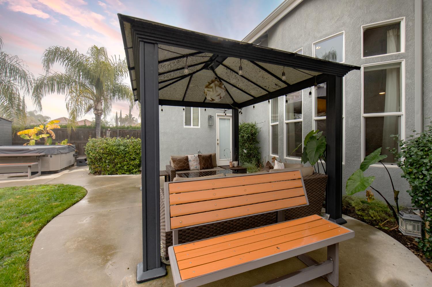 1890 N Hornet Ave, Clovis, CA 93619