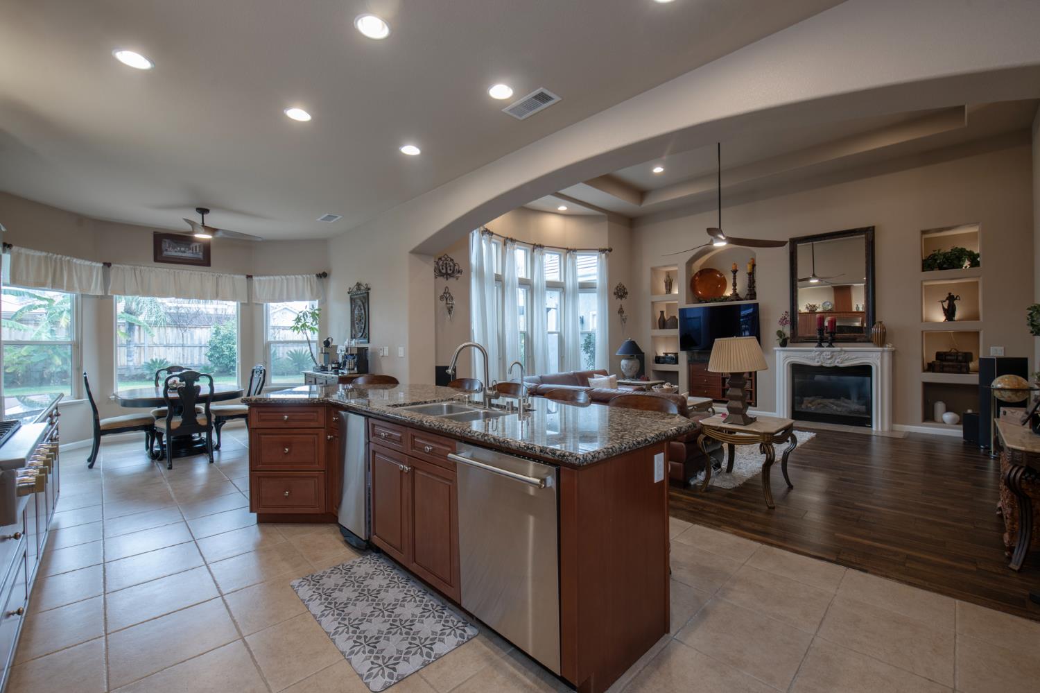 1890 N Hornet Ave, Clovis, CA 93619