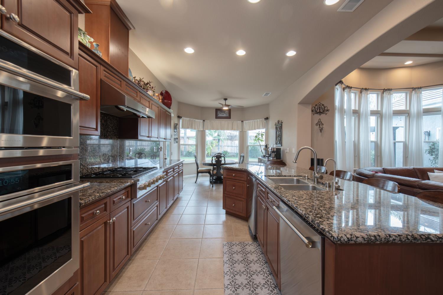 1890 N Hornet Ave, Clovis, CA 93619