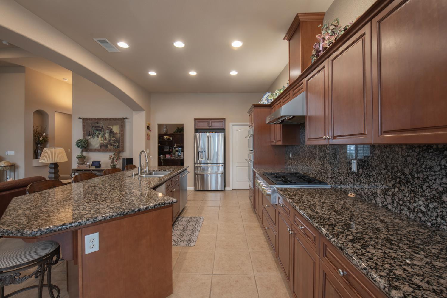 1890 N Hornet Ave, Clovis, CA 93619