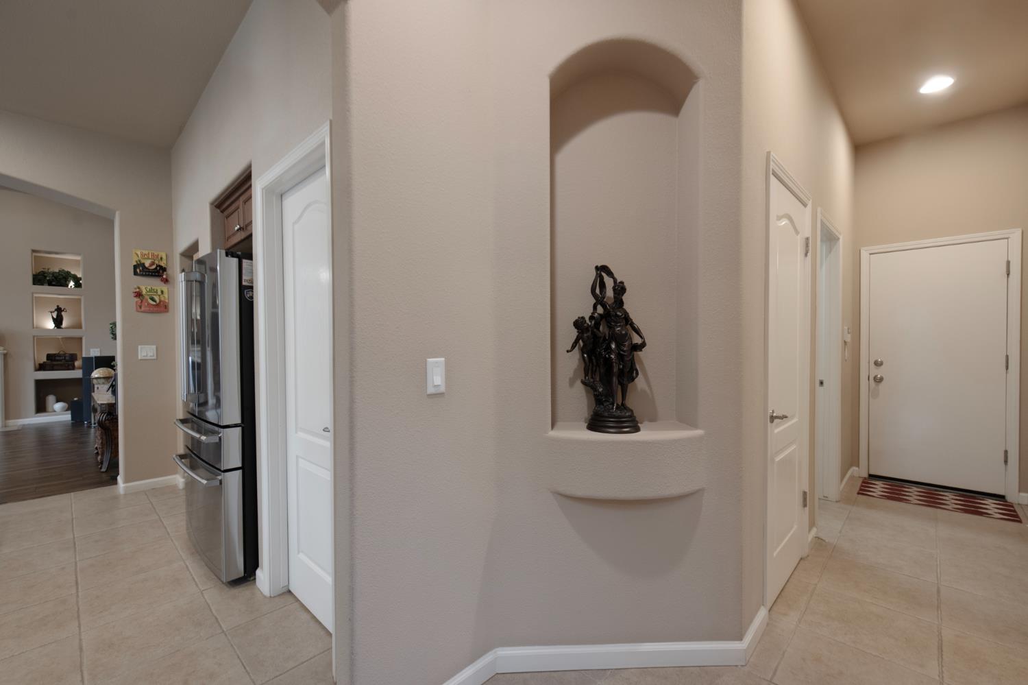 1890 N Hornet Ave, Clovis, CA 93619