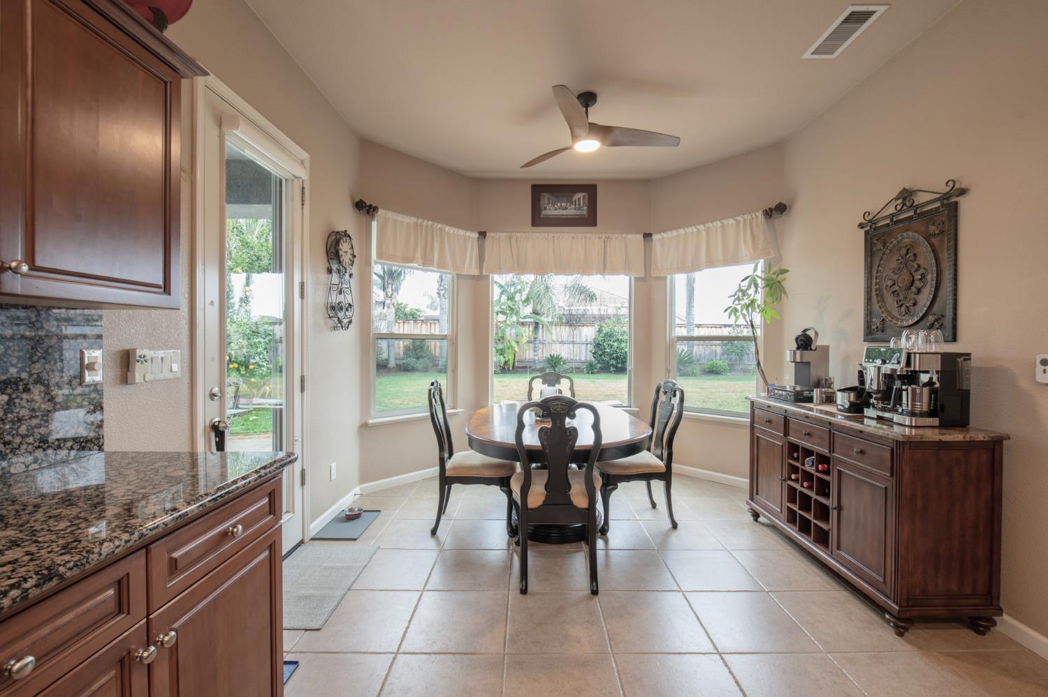 1890 N Hornet Ave, Clovis, CA 93619