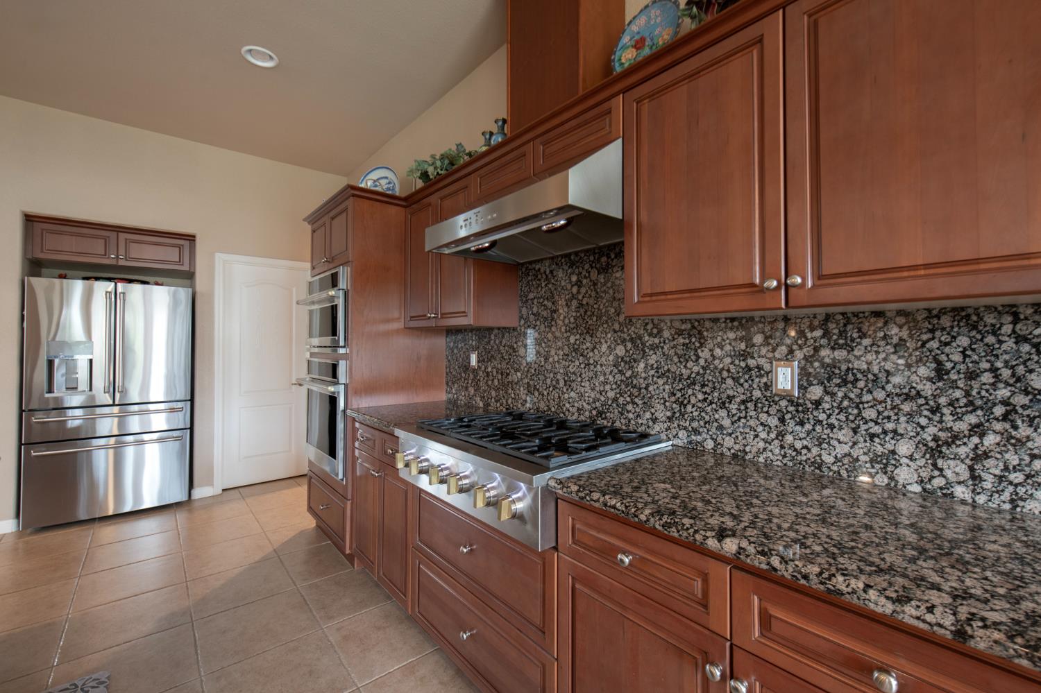 1890 N Hornet Ave, Clovis, CA 93619