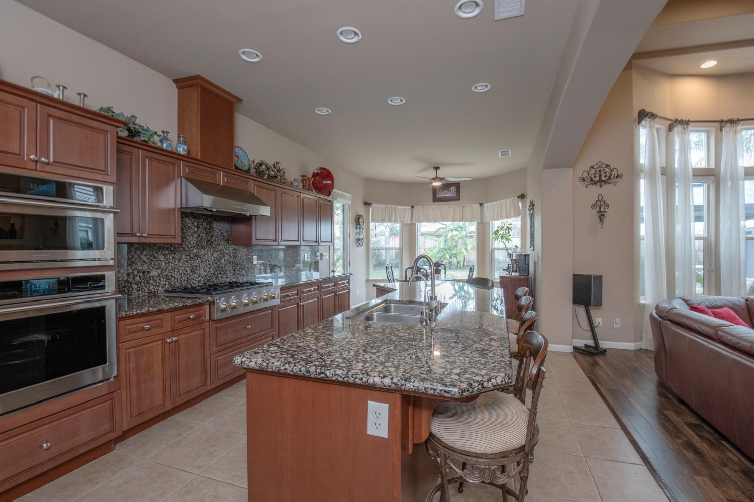 1890 N Hornet Ave, Clovis, CA 93619