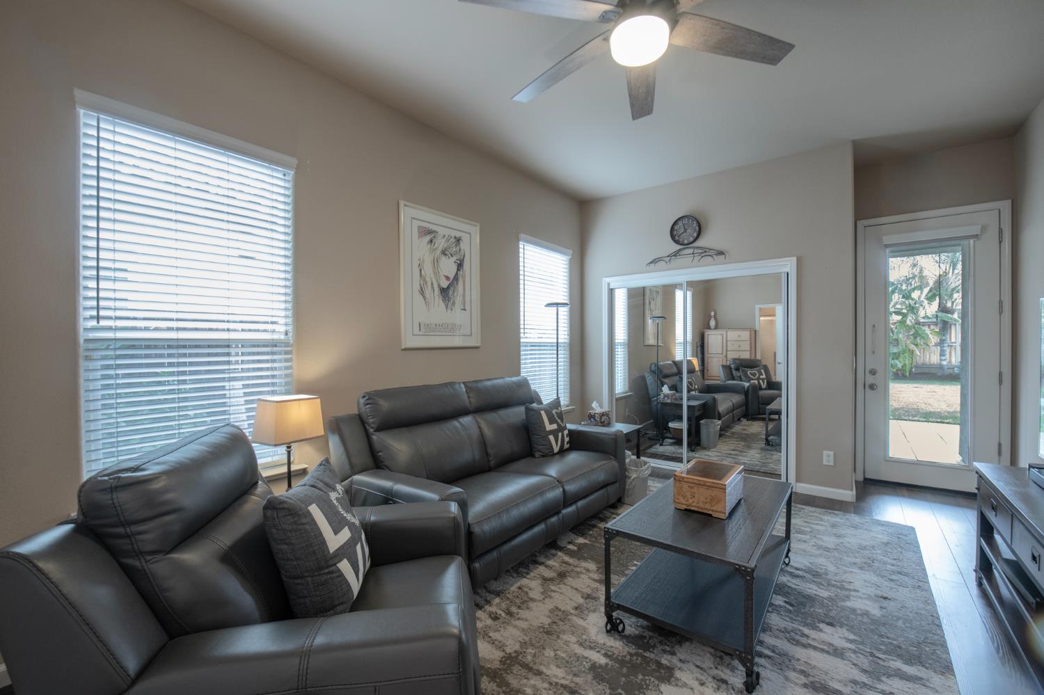 1890 N Hornet Ave, Clovis, CA 93619