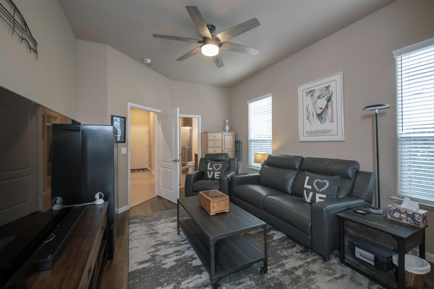 1890 N Hornet Ave, Clovis, CA 93619