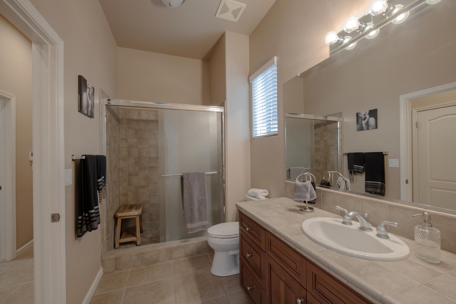 1890 N Hornet Ave, Clovis, CA 93619