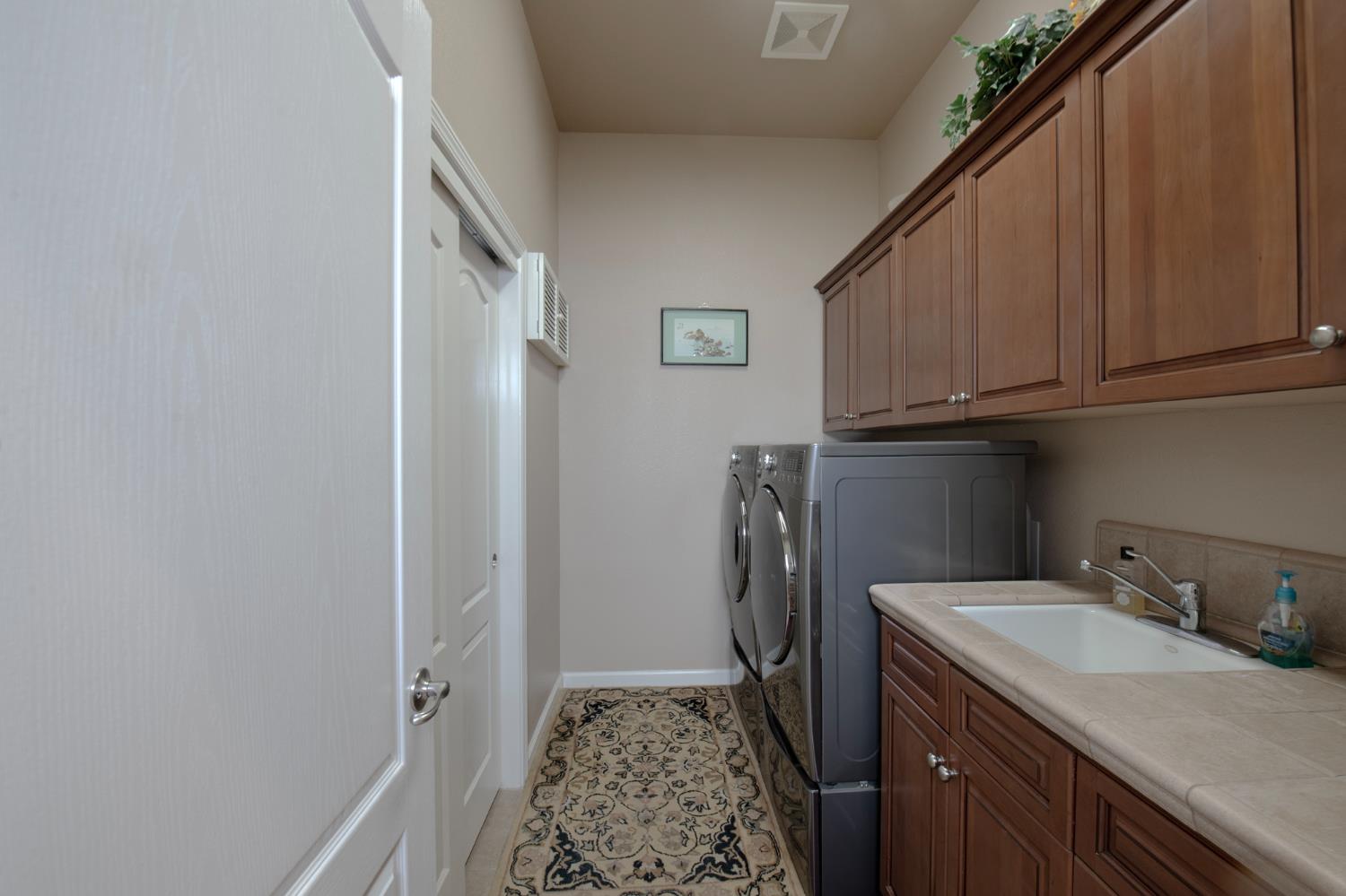 1890 N Hornet Ave, Clovis, CA 93619