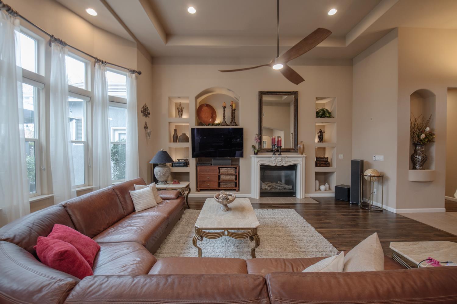 1890 N Hornet Ave, Clovis, CA 93619