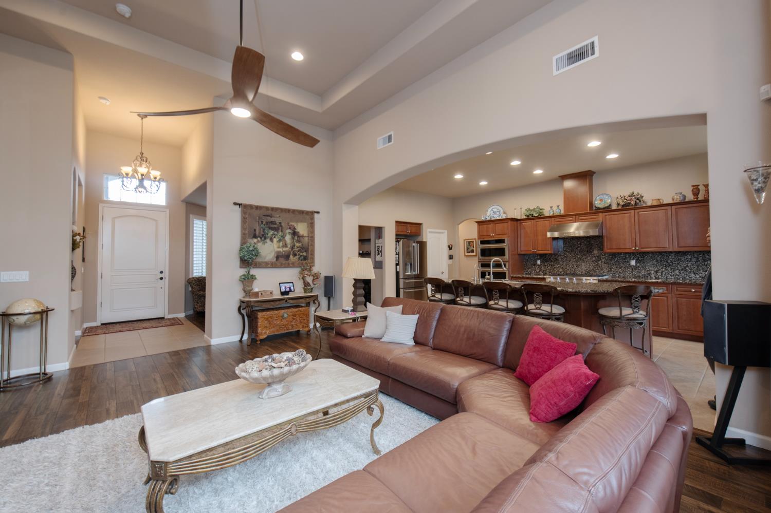 1890 N Hornet Ave, Clovis, CA 93619