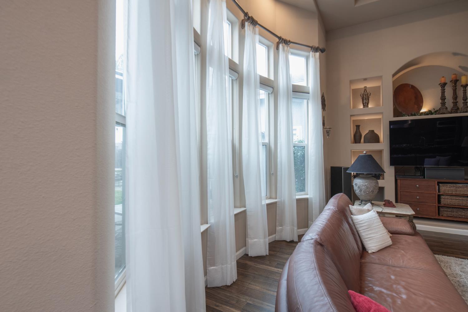 1890 N Hornet Ave, Clovis, CA 93619