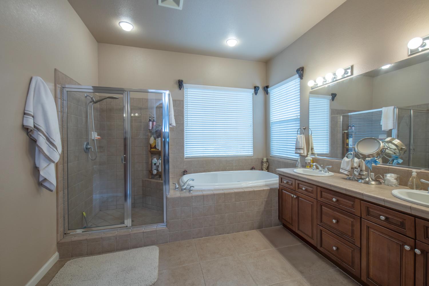 1890 N Hornet Ave, Clovis, CA 93619