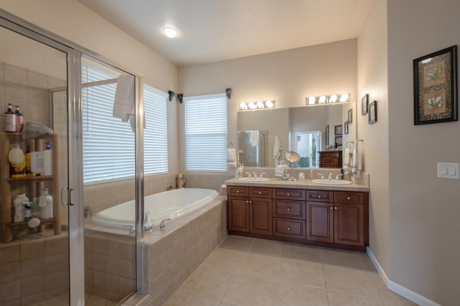 1890 N Hornet Ave, Clovis, CA 93619