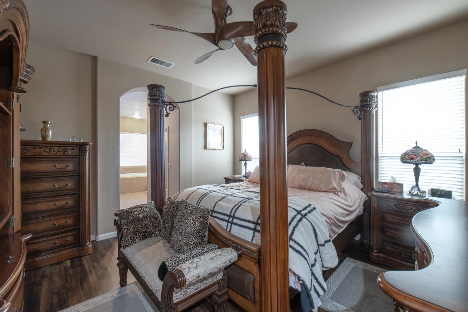 1890 N Hornet Ave, Clovis, CA 93619