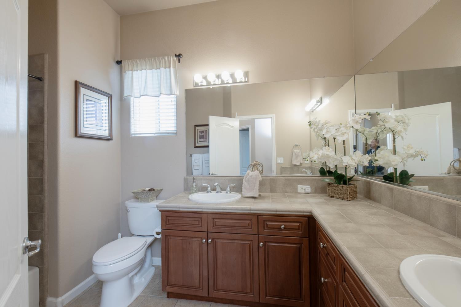 1890 N Hornet Ave, Clovis, CA 93619