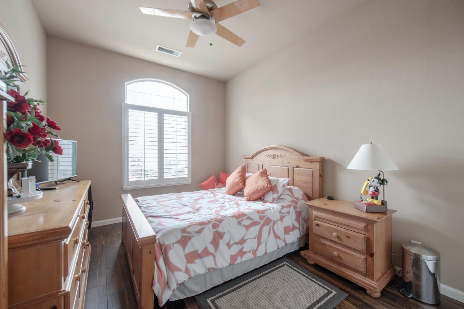 1890 N Hornet Ave, Clovis, CA 93619