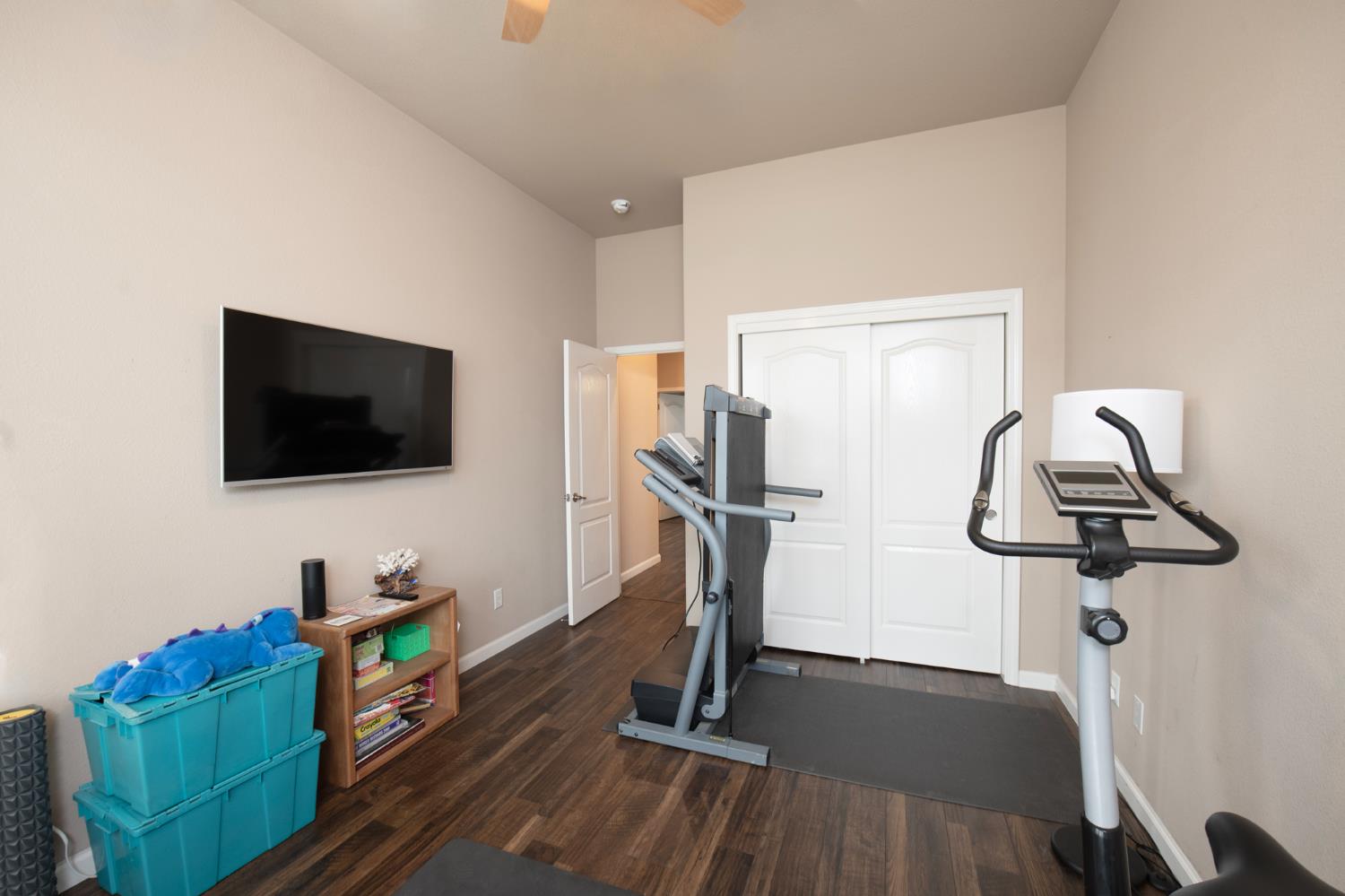 1890 N Hornet Ave, Clovis, CA 93619