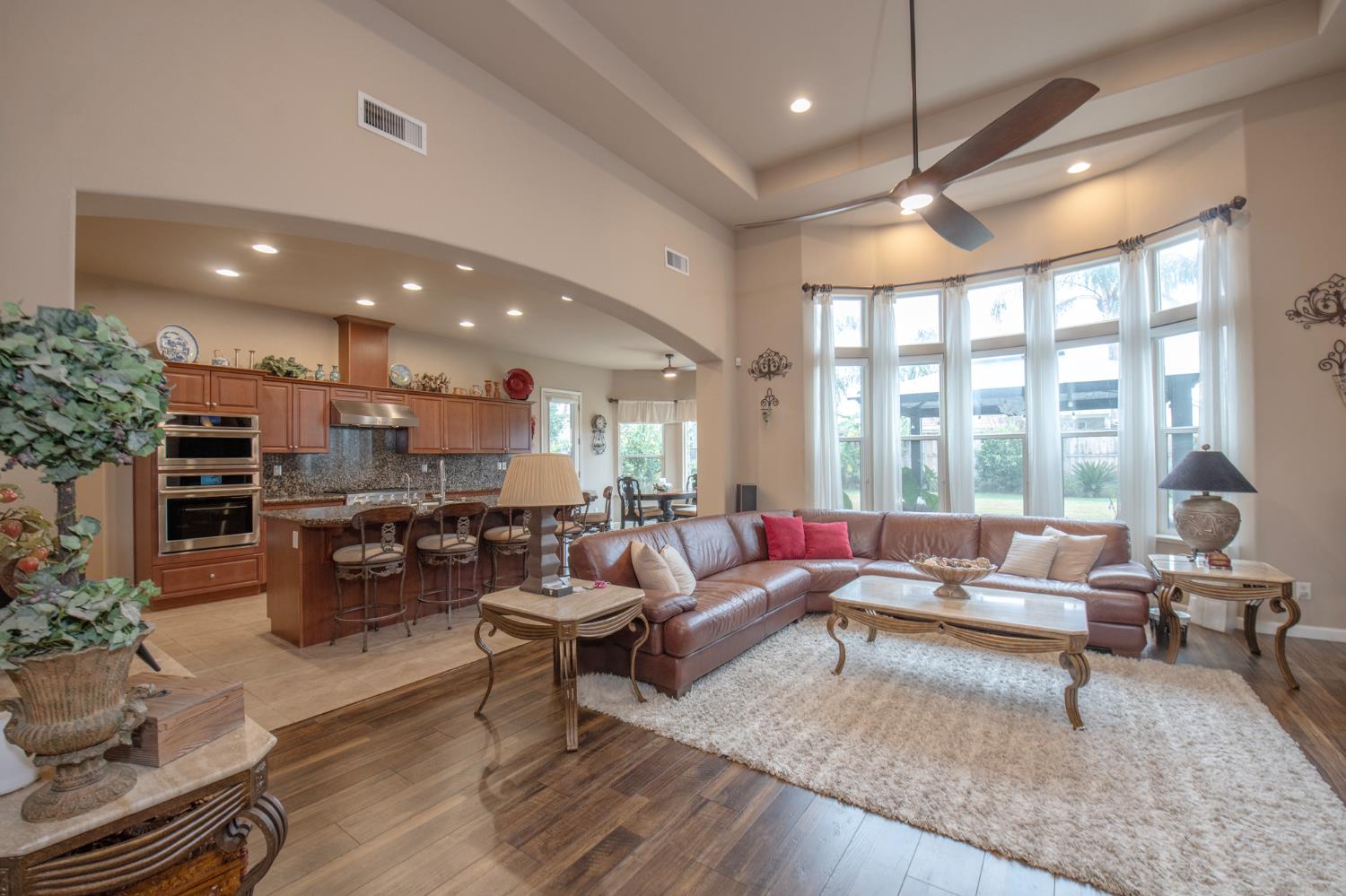 1890 N Hornet Ave, Clovis, CA 93619