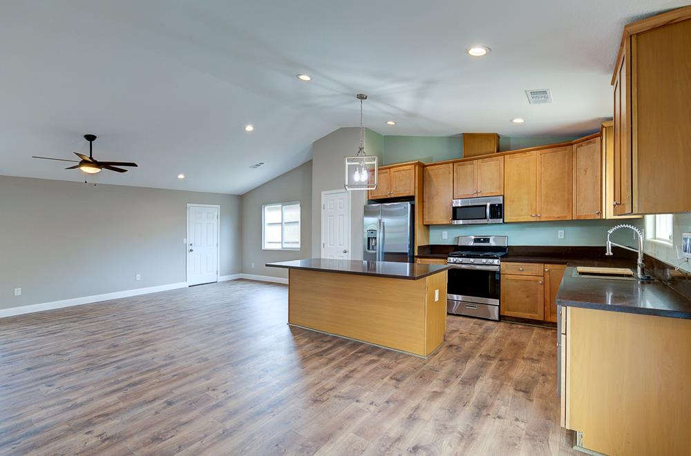 216 Keats Ave, Clovis, CA 93612