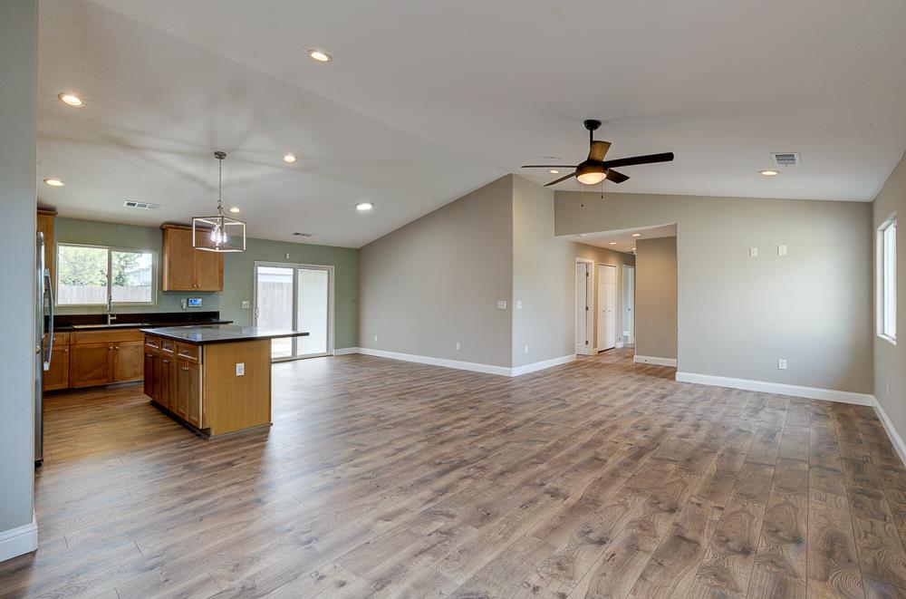 216 Keats Ave, Clovis, CA 93612