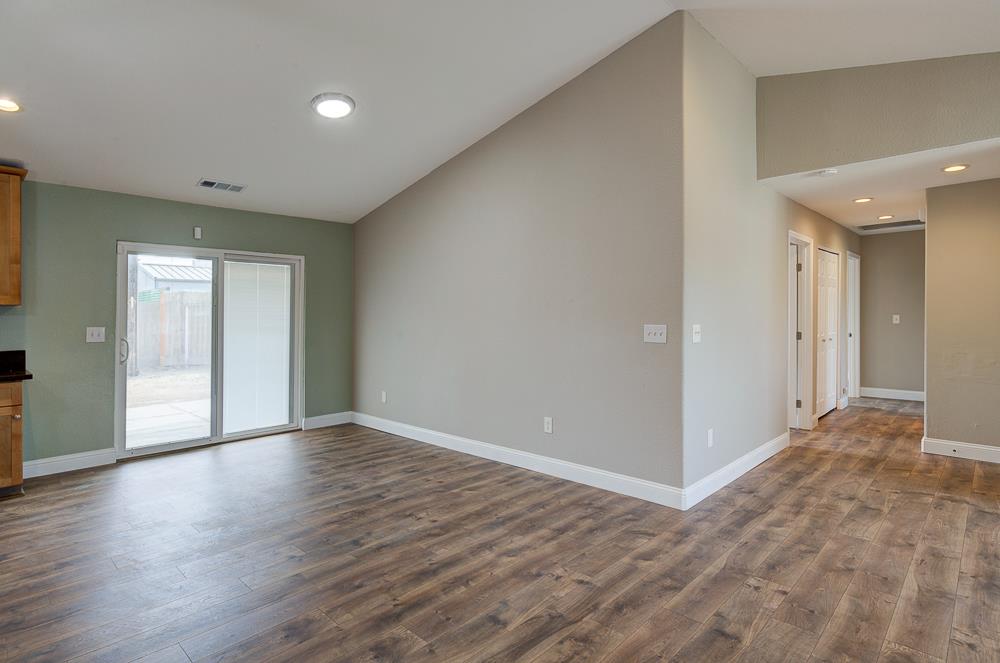 216 Keats Ave, Clovis, CA 93612