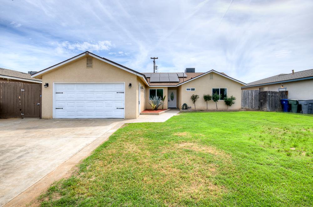 216 Keats Ave, Clovis, CA 93612