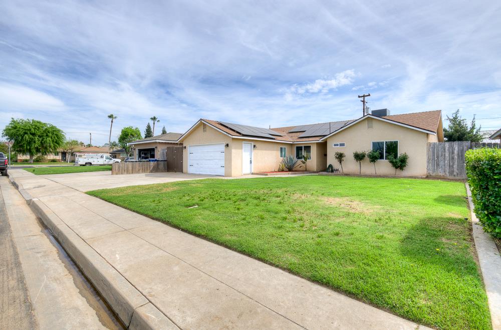 216 Keats Ave, Clovis, CA 93612